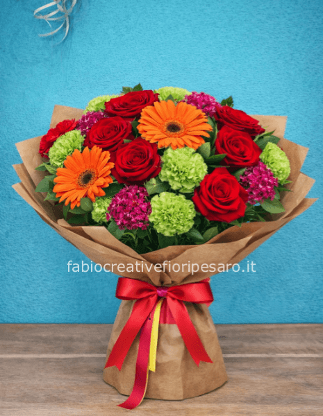 Bouquet Rose Rosse e Fiori di Stagione – Amore con un Tocco di Natura ❤️🌸