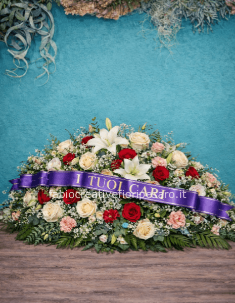 Cuscino Funebre – Eleganza e Raccoglimento in un Gesto di Cordoglio 