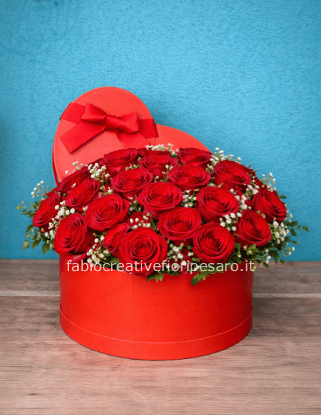 Flower box a cuore con rose rosse – Un classico d’amore senza tempo 🌹❤️